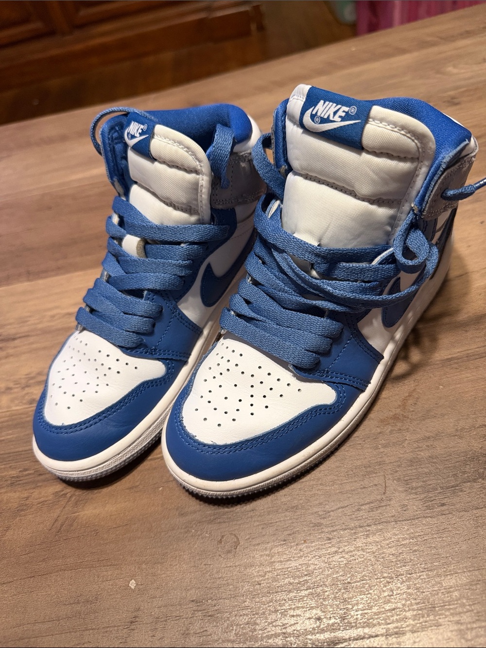 Jordan 1 Retro High OG - Picture 2 of 8